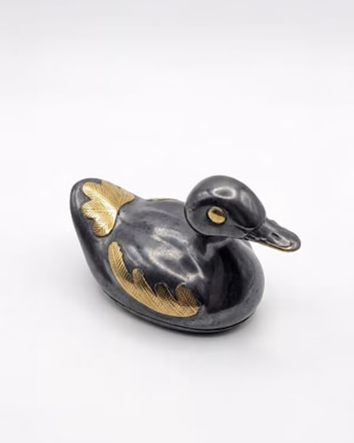 Decorative duck figurine,side view